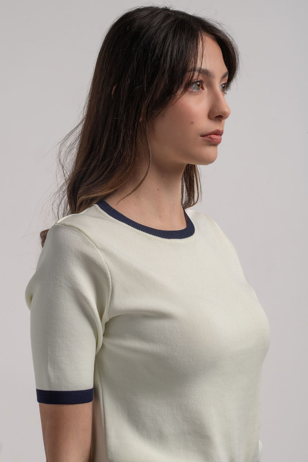 T-Shirt in Maglia Donna Panna con Profilo Blu