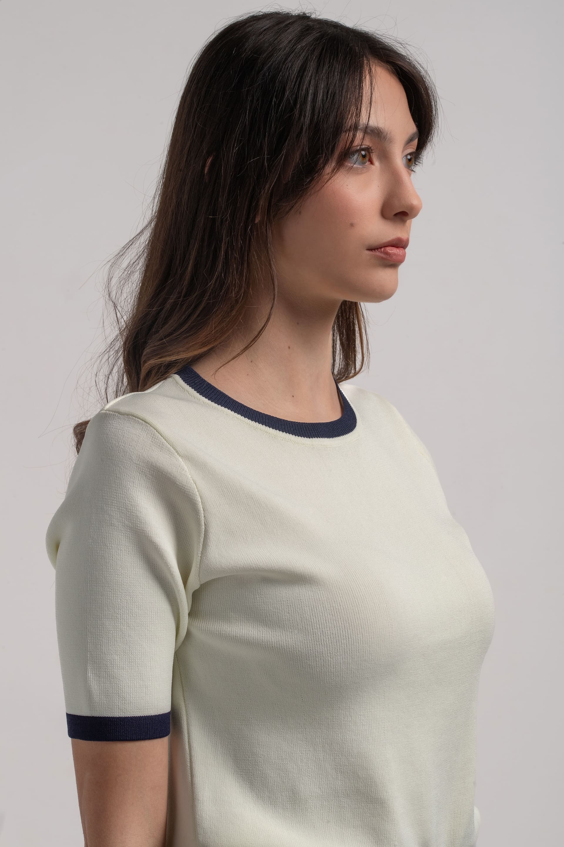 T-Shirt in Maglia Donna Panna con Profilo Blu