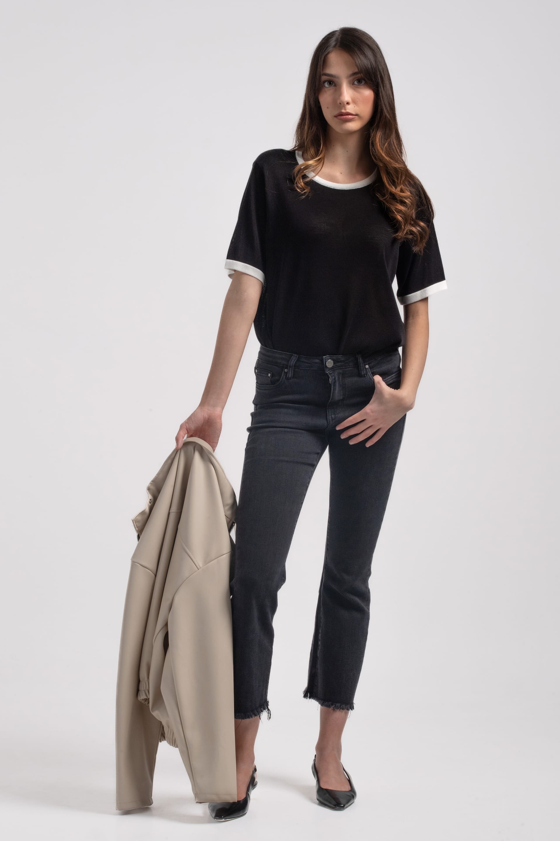 T-Shirt in Maglia Donna Nero con Profilo Bianco