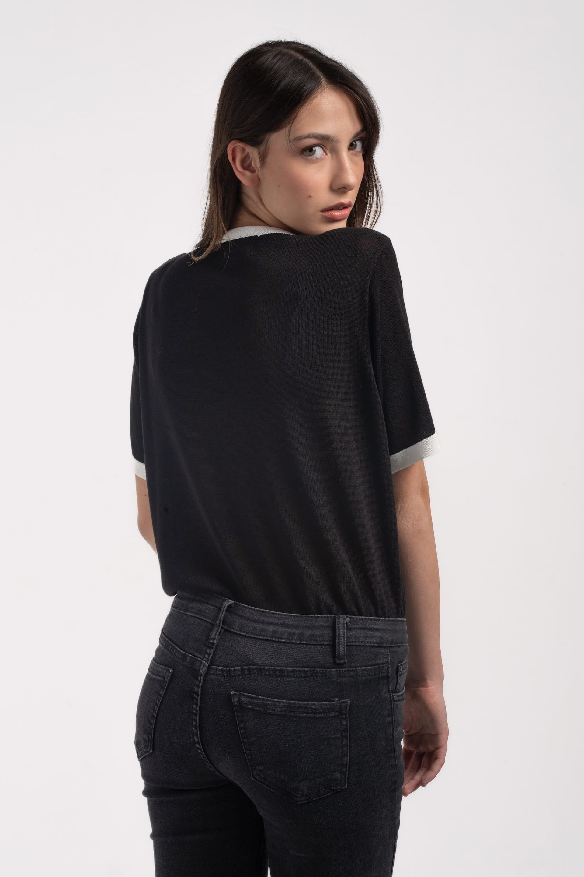 T-Shirt in Maglia Donna Nero con Profilo Bianco